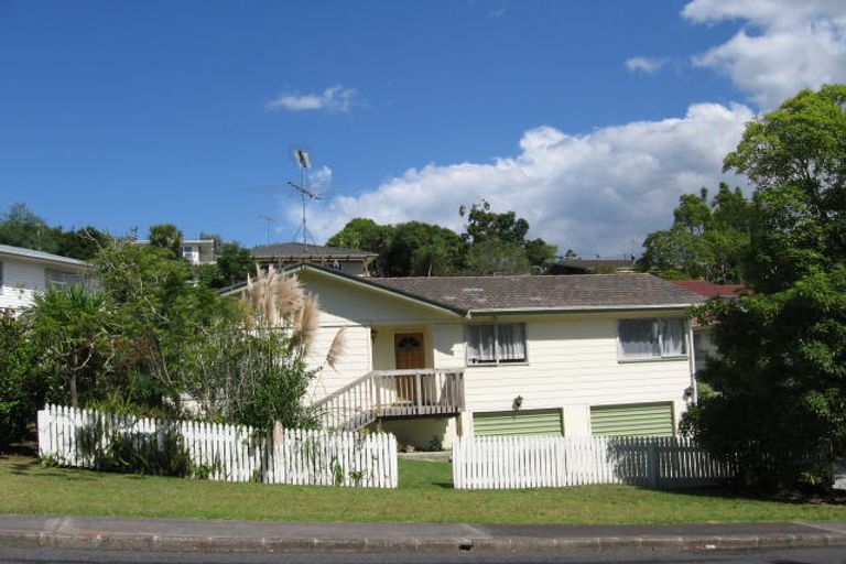 Photo of property in 28 Holt Avenue, Torbay, Auckland, 0630