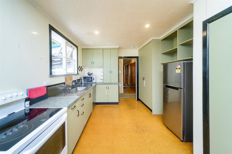 Photo of property in 100 Alexandra Street, Marton, 4710