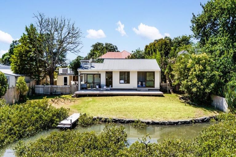 Photo of property in 40 Queen Mary Avenue, New Lynn, Auckland, 0600