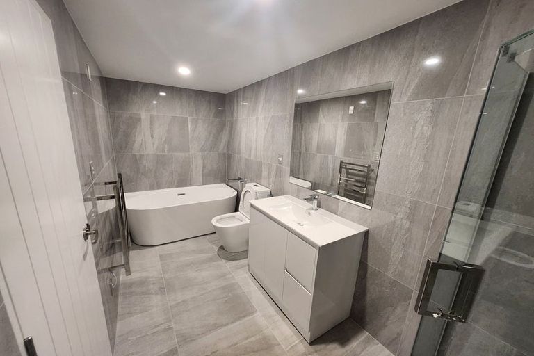 Photo of property in 105 Trias Road, Totara Vale, Auckland, 0629