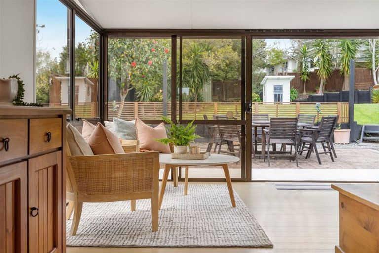 Photo of property in 62 Hellyers Street, Birkdale, Auckland, 0626