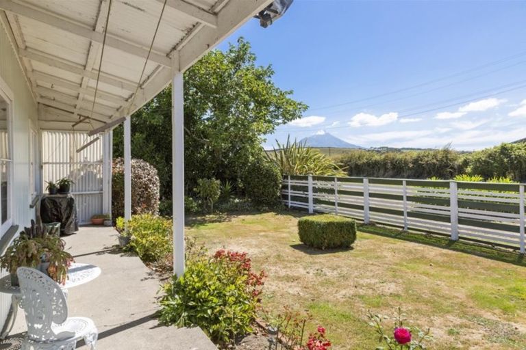 Photo of property in 1 Graves Street, Eltham, 4322