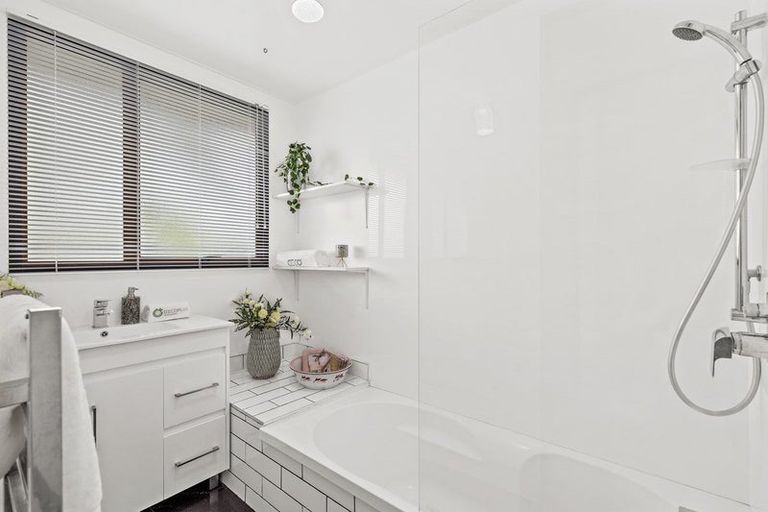 Photo of property in 7 Starforth Place, Henderson, Auckland, 0612
