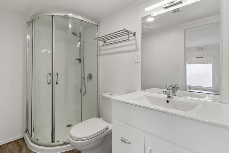 Photo of property in 1/6 Ellice Road, Totara Vale, Auckland, 0629