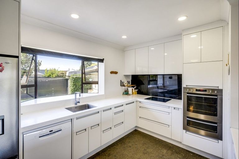 Photo of property in 28 Chester Street, Taradale, Napier, 4112