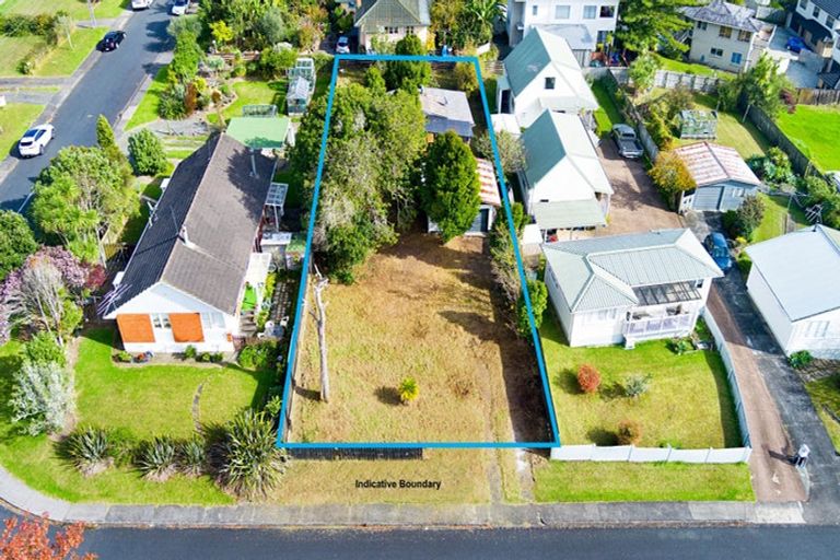 Photo of property in 4 Dawnhaven Drive, Te Atatu Peninsula, Auckland, 0610