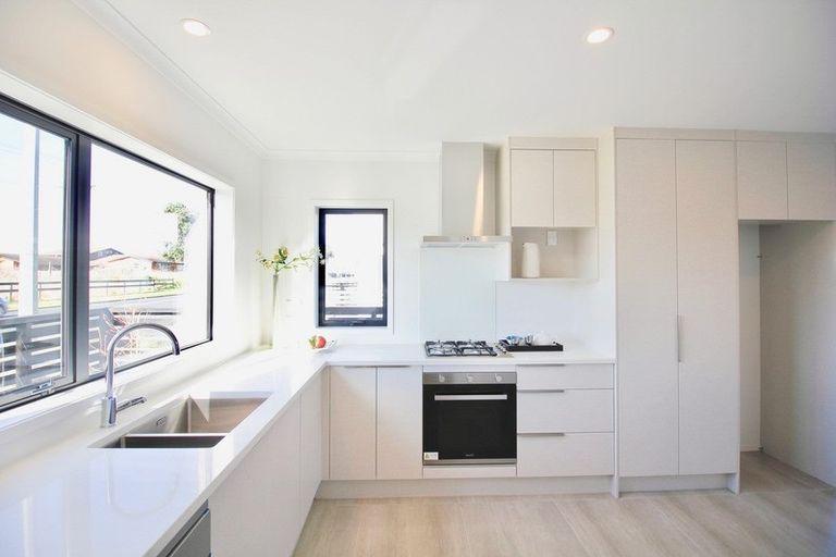 Photo of property in 28a Biplane Street, Takanini, 2112