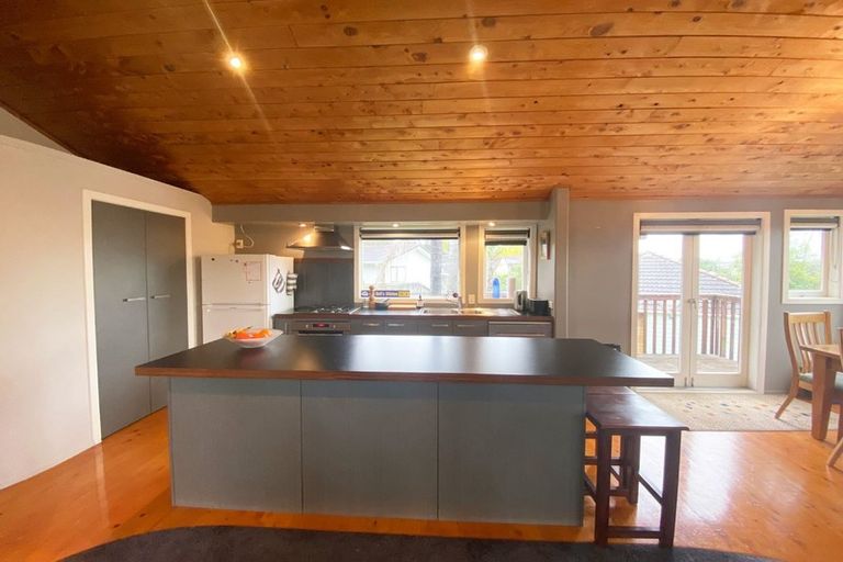 Photo of property in 137 Matipo Road, Te Atatu Peninsula, Auckland, 0610