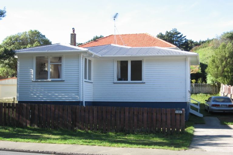 Photo of property in 118 Newlands Road, Newlands, Wellington, 6037