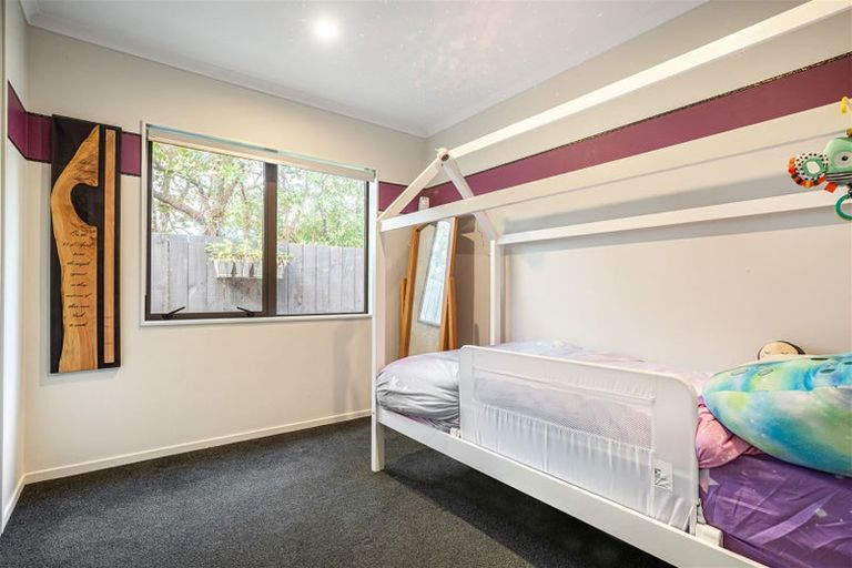 Photo of property in 33a Gill Avenue, Te Atatu Peninsula, Auckland, 0610