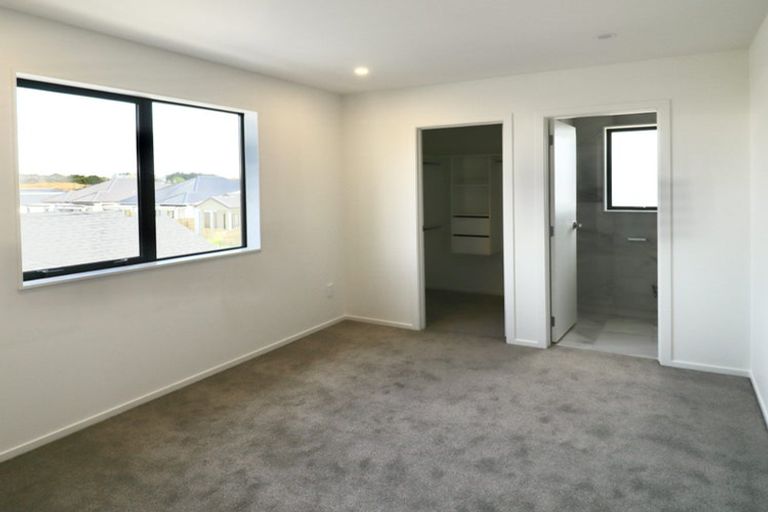 Photo of property in 25 Woven Place, Karaka, 2113