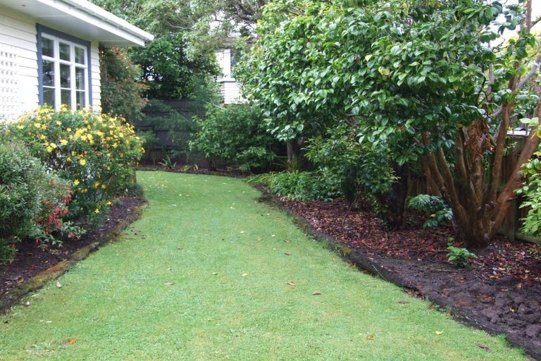 Photo of property in 37 Saint Albans Avenue, Hokowhitu, Palmerston North, 4410