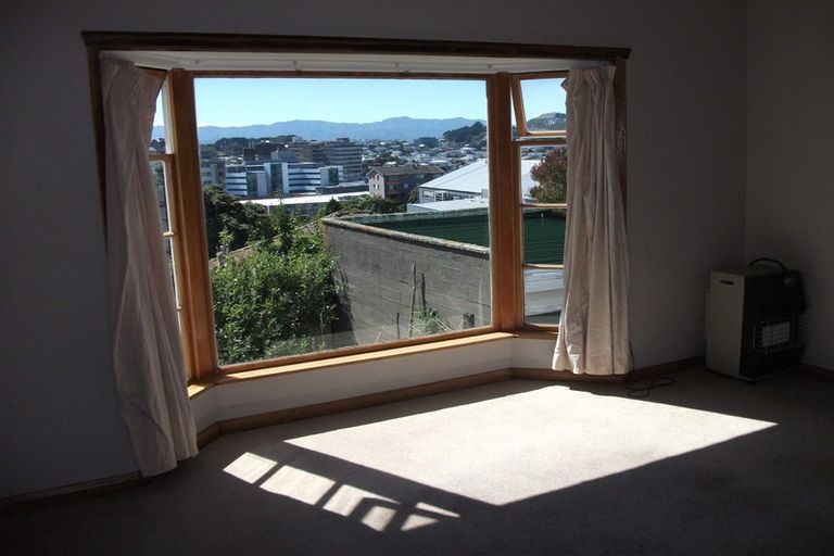 Photo of property in 4 Westland Road, Mount Cook, Wellington, 6021