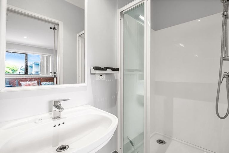 Photo of property in 4a/30 Westward Ho, Glen Eden, Auckland, 0602