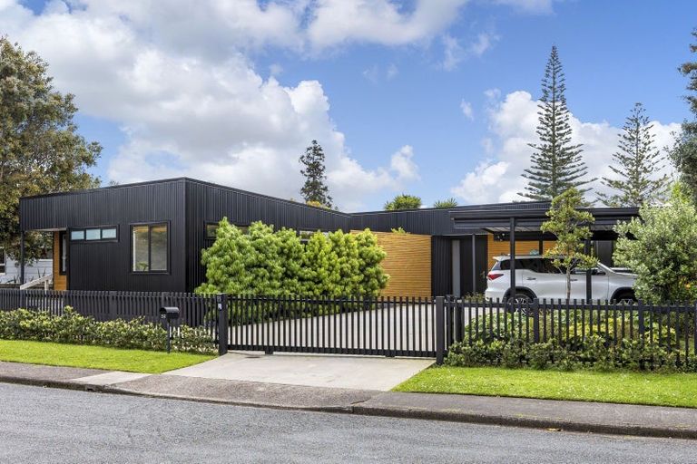 Photo of property in 59 The Circle, Manly, Whangaparaoa, 0930