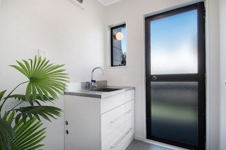 Photo of property in 2/25 Clearview Heights, Ranui, Auckland, 0612