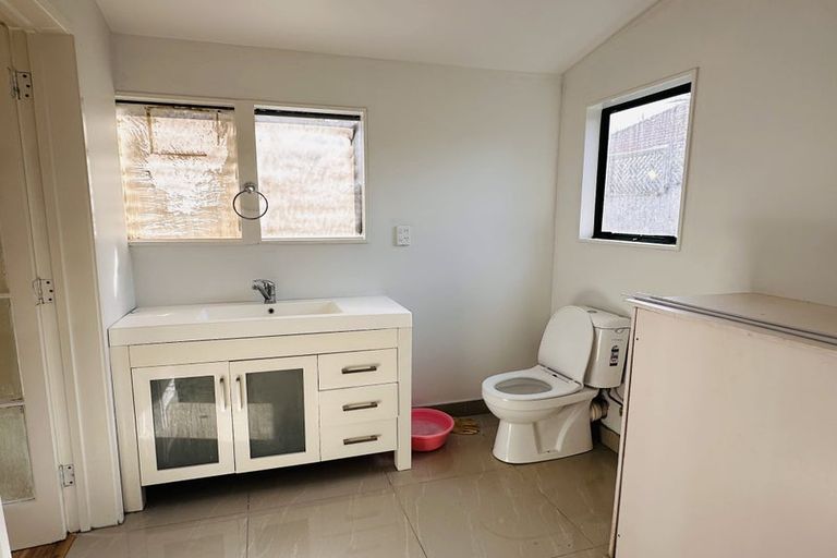 Photo of property in 2/2 Kelvin Road, Papakura, 2110