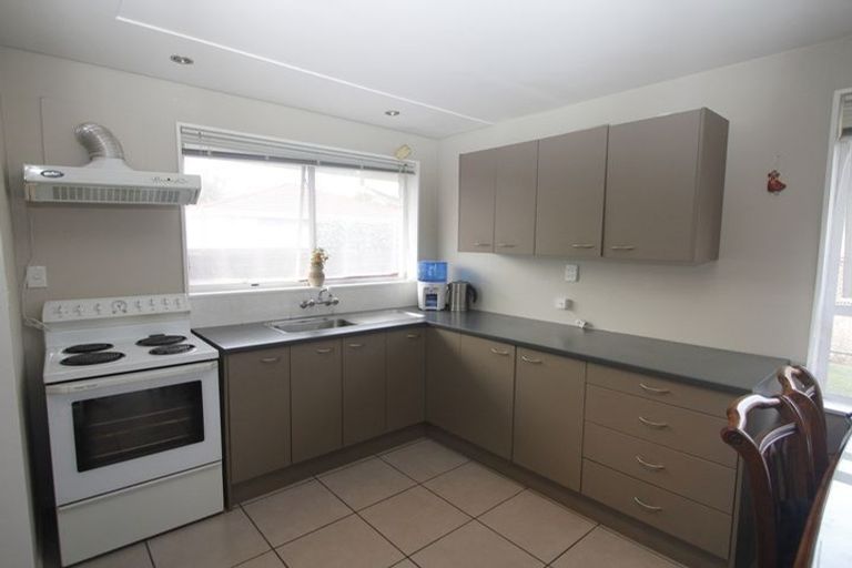 Photo of property in 40 Prestons Road, Redwood, Christchurch, 8051
