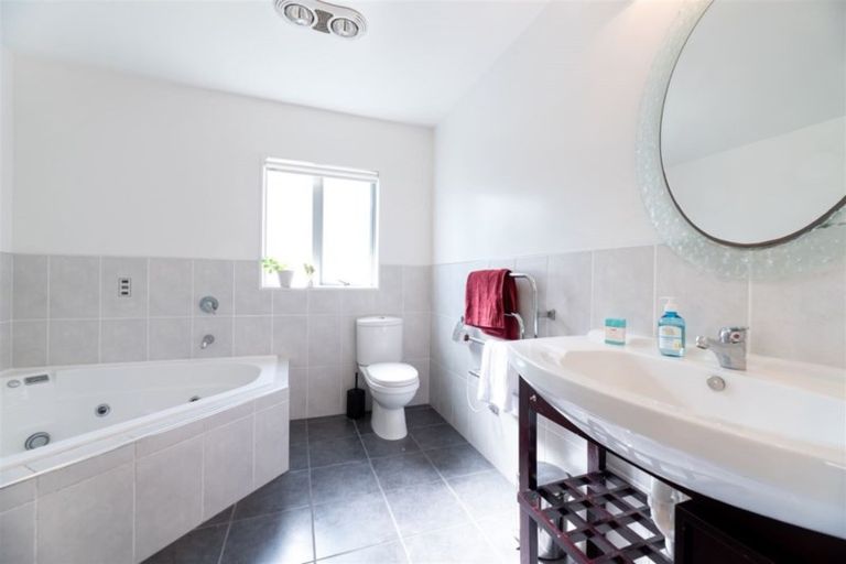 Photo of property in 41d Terra Nova Street, Glen Eden, Auckland, 0602