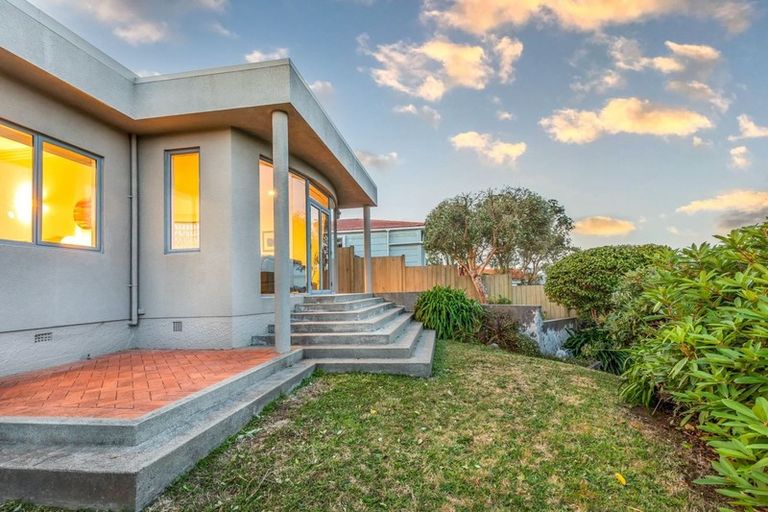 Photo of property in 5 Clifford Road, Johnsonville, Wellington, 6037