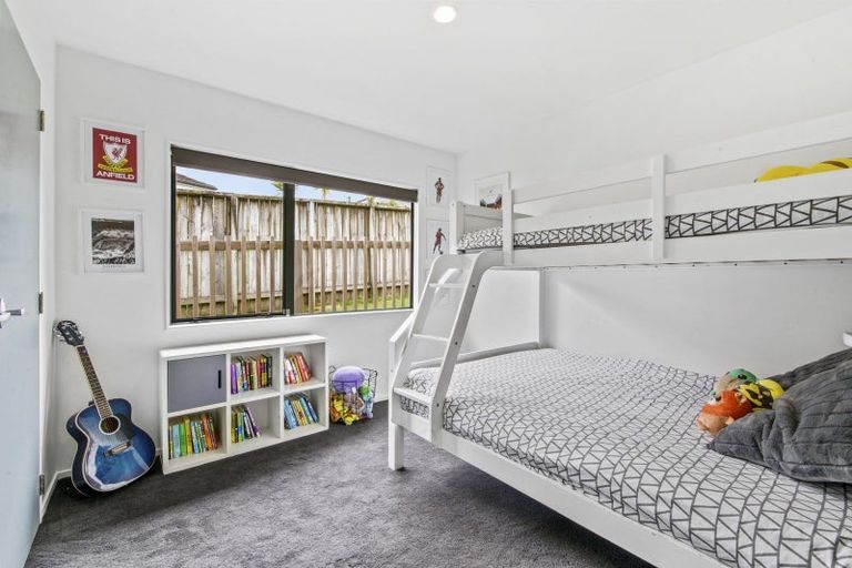 Photo of property in 184b Whangaparaoa Road, Red Beach, 0932