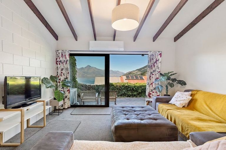 Photo of property in 10/14 Malaghan Street, Queenstown, 9300