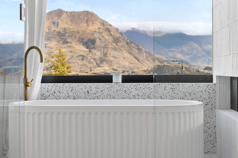 Photo of property in 34 Minaret Ridge, Wanaka, 9305