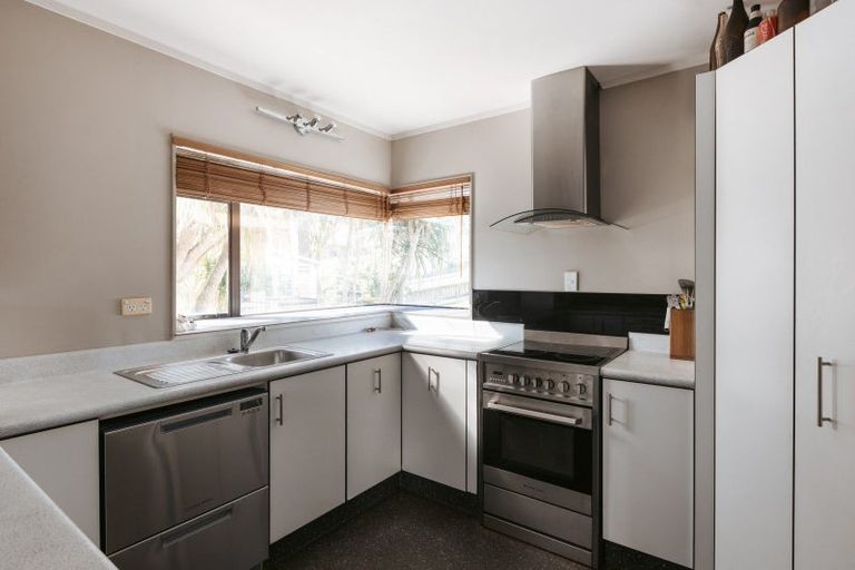 Photo of property in 27 Te Arawa Place, Welcome Bay, Tauranga, 3112