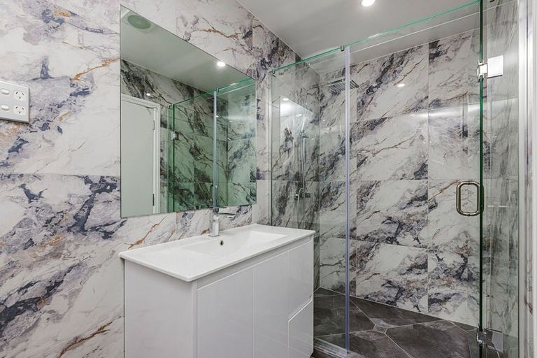Photo of property in 4a Mirrabooka Avenue, Botany Downs, Auckland, 2010