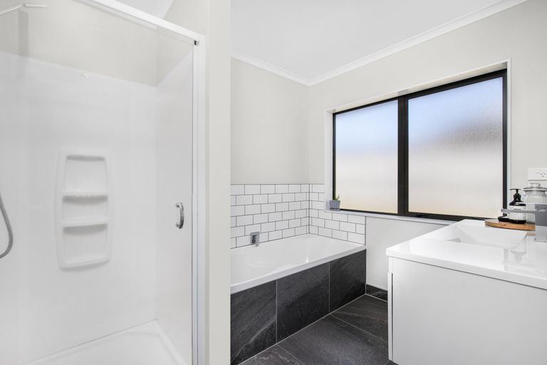 Photo of property in 4 Rays Way, Tuakau, 2121