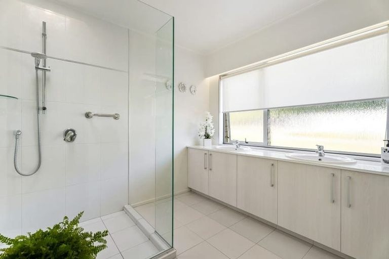 Photo of property in 76 Marellen Drive, Red Beach, 0932