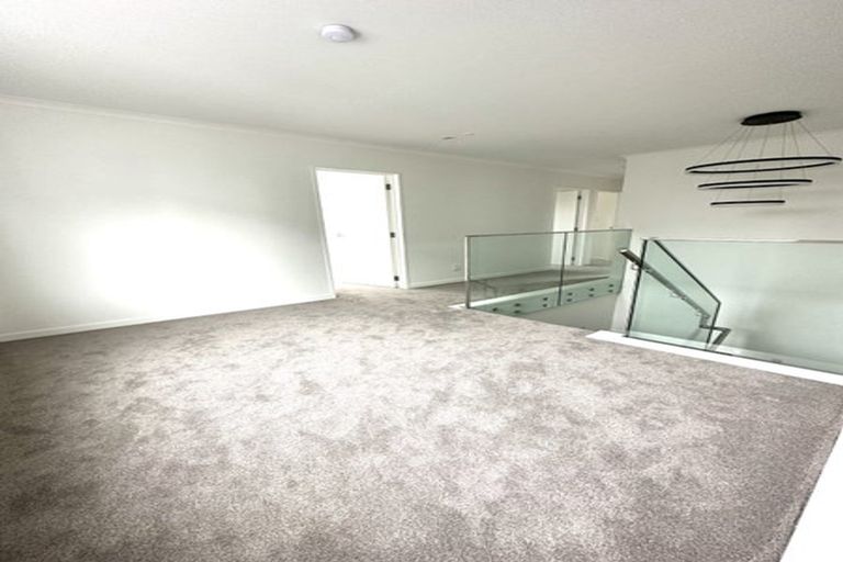Photo of property in 8/11 Celeste Place, Totara Vale, Auckland, 0627