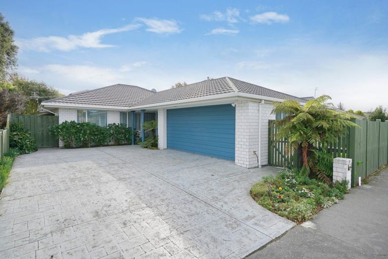 Photo of property in 33 Peer Street, Upper Riccarton, Christchurch, 8041