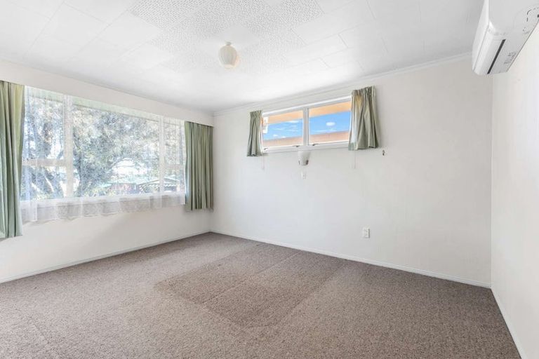 Photo of property in 39 Nevada Drive, Merrilands, New Plymouth, 4312