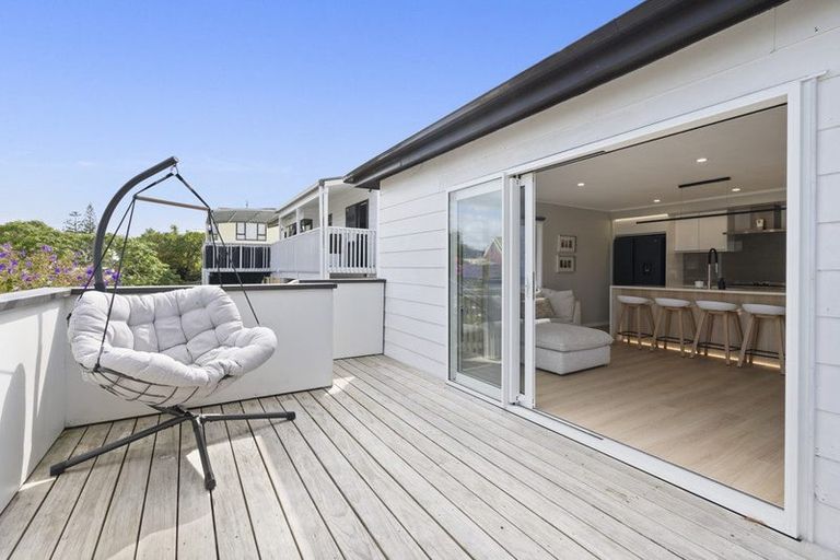 Photo of property in 21 Albert Hall Drive, Red Beach, 0932