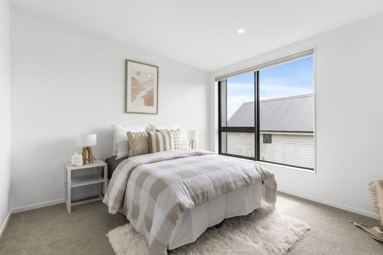 Photo of property in 62u2 Spenmoor Street, Newlands, Wellington, 6037