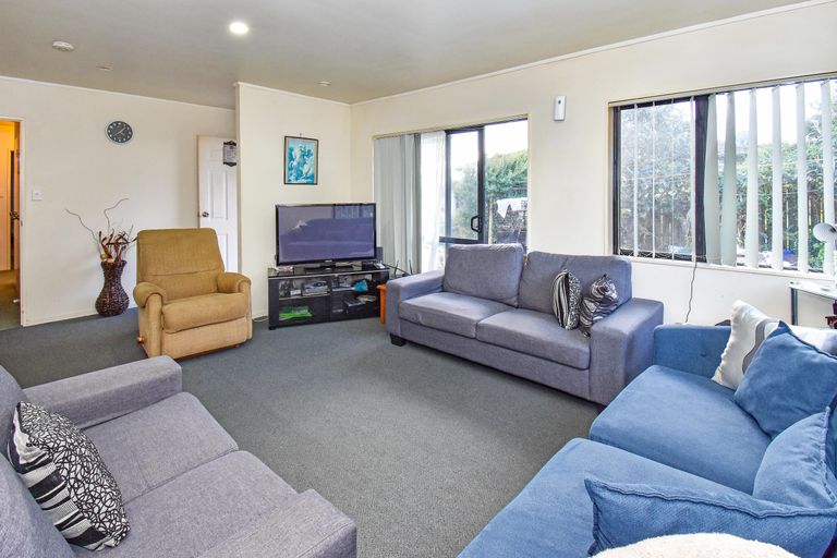 Photo of property in 14 Bohola Rise, Weymouth, Auckland, 2103