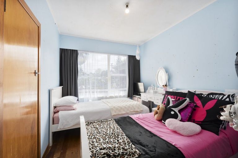 Photo of property in 58 Chorley Avenue, Massey, Auckland, 0614