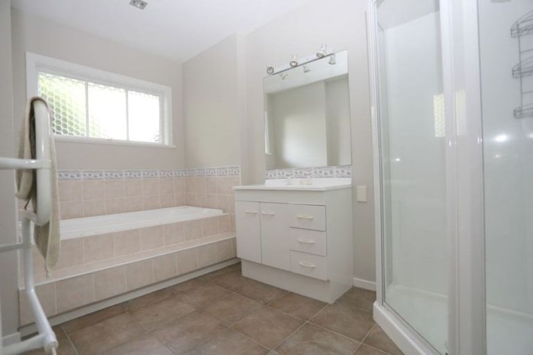 Photo of property in 11 Radbrook Street, Avonhead, Christchurch, 8042