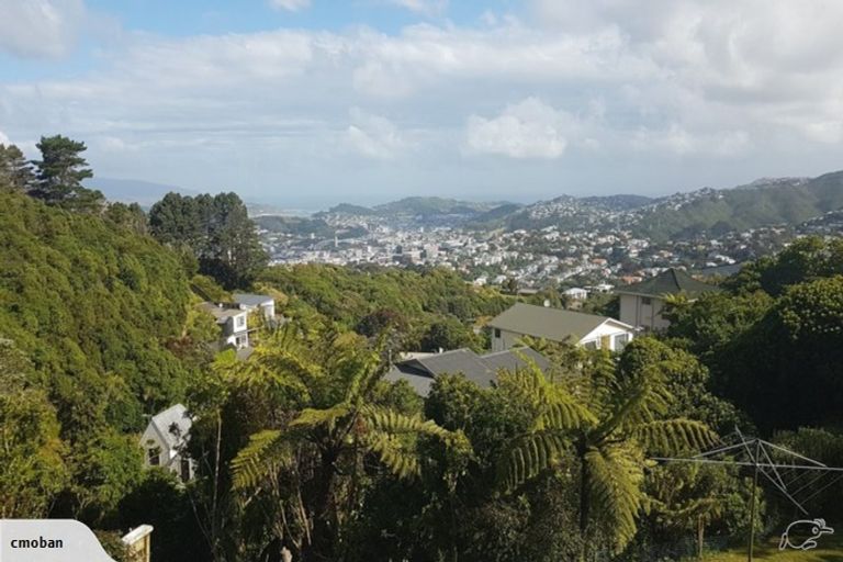 Photo of property in 8b Middlesex Place, Northland, Wellington, 6012