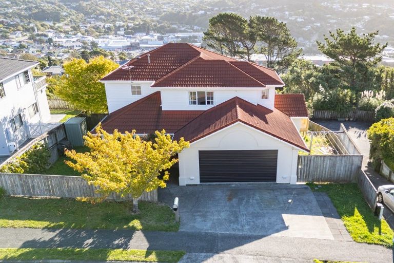 Photo of property in 116 Woodman Drive, Tawa, Wellington, 5028