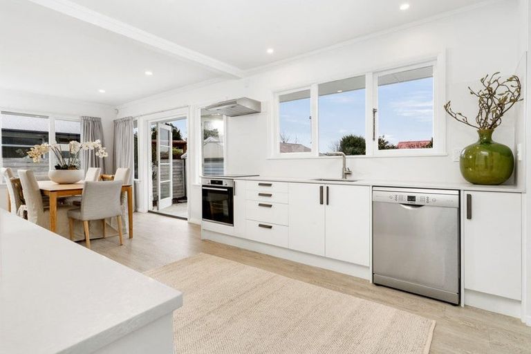 Photo of property in 144 Wairakei Road, Bryndwr, Christchurch, 8053