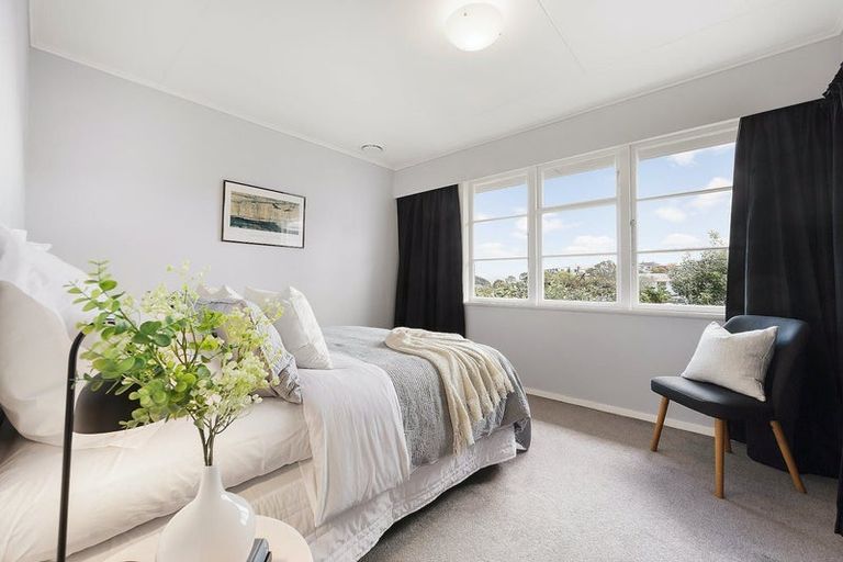Photo of property in 61 Salford Street, Newlands, Wellington, 6037