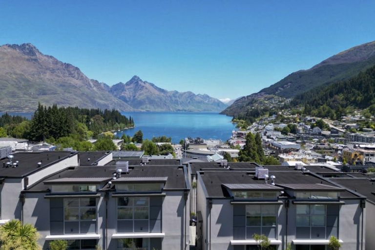 Photo of property in The Beeches Apartments, 4/60 Hallenstein Street, Queenstown, 9300