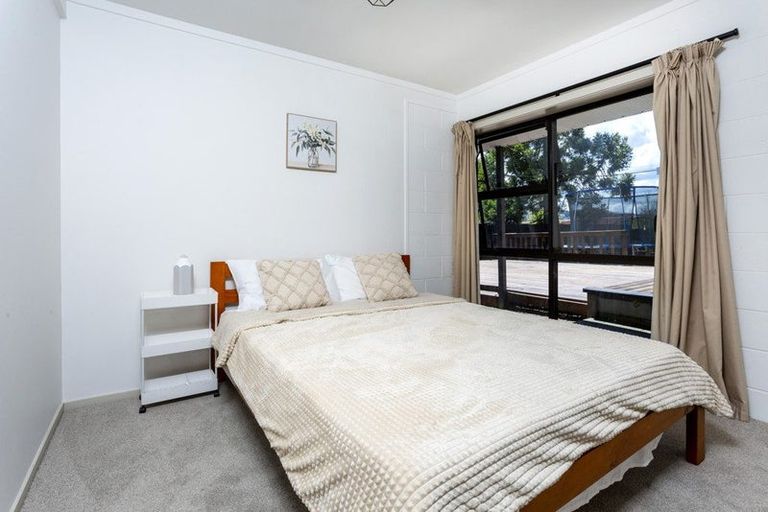 Photo of property in 1/3 Glenvar Road, Torbay, Auckland, 0630