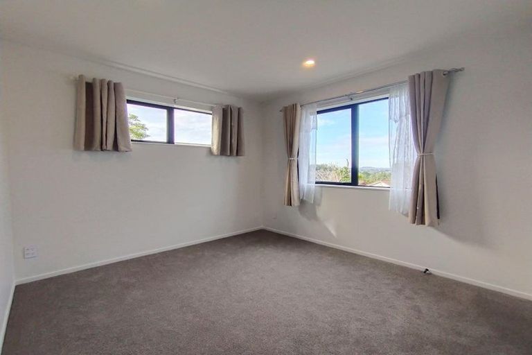 Photo of property in 43b West Harbour Drive, West Harbour, Auckland, 0618