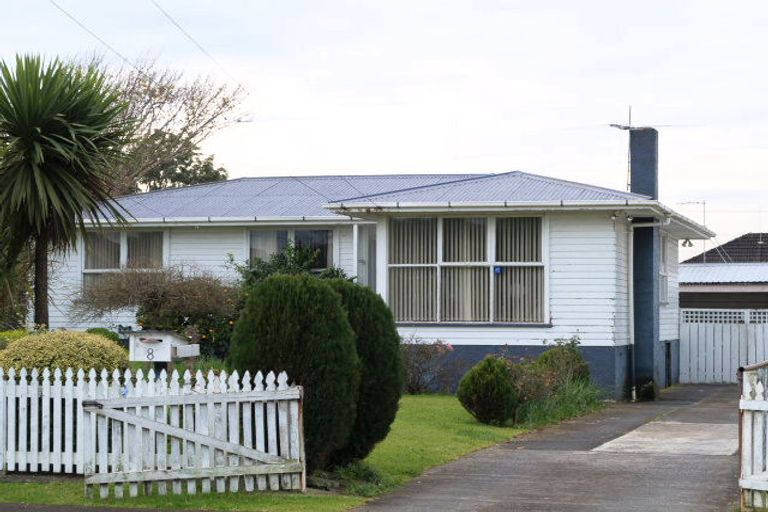Photo of property in 8 Geoffrey Place, Mangere East, Auckland, 2024