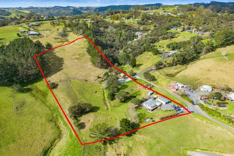 Photo of property in 95 Mangakura Road, Helensville, 0800