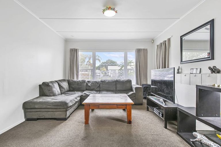 Photo of property in 64 Friedlanders Road, Manurewa, Auckland, 2102