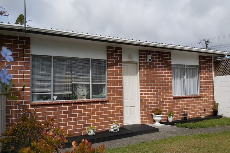Photo of property in 1/83 Birkdale Road, Birkdale, Auckland, 0626